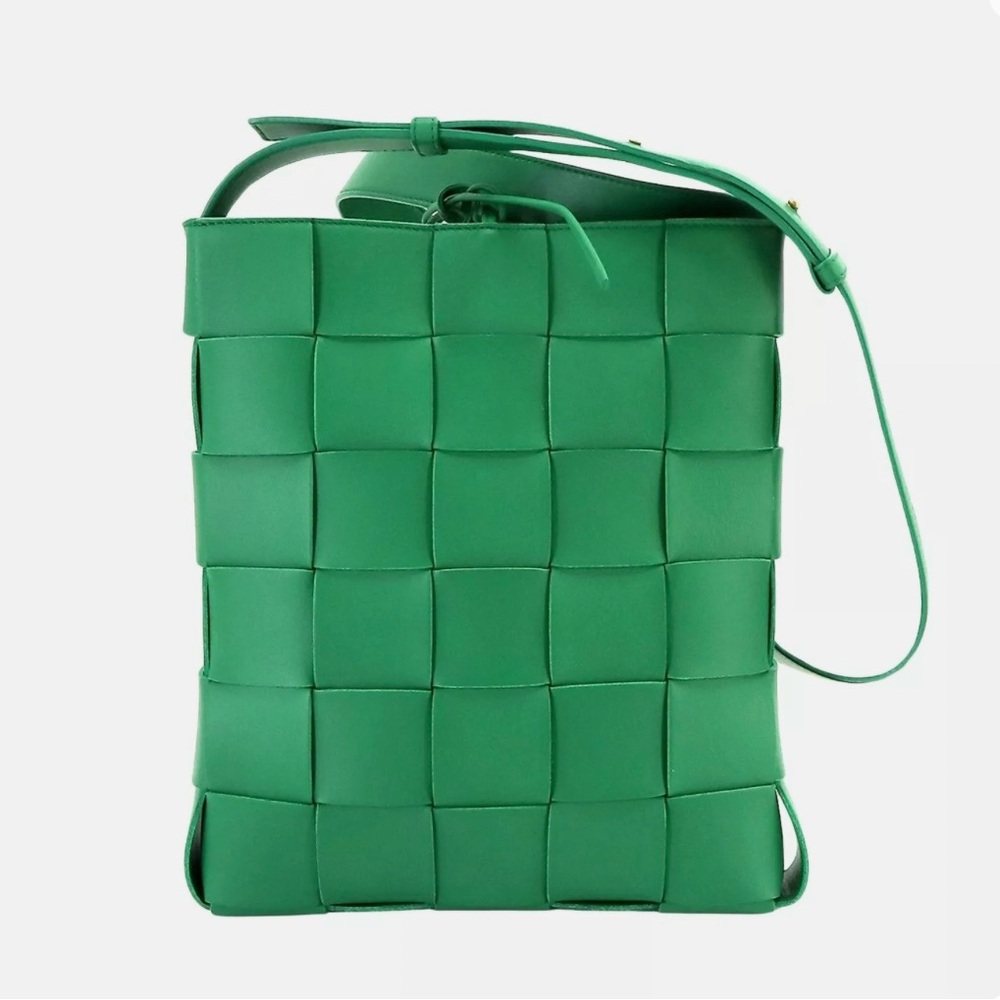 Maxi Intrecciato Shoulder Cassette
